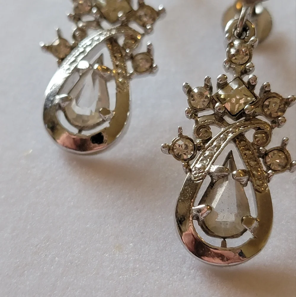 Vintage Signed Lustern Designer Earrings Screwback Rhinestone Accent